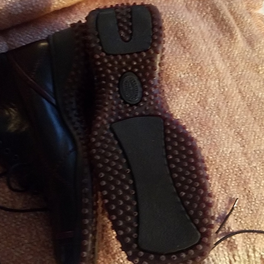 Shoes - Picture 4 of 4